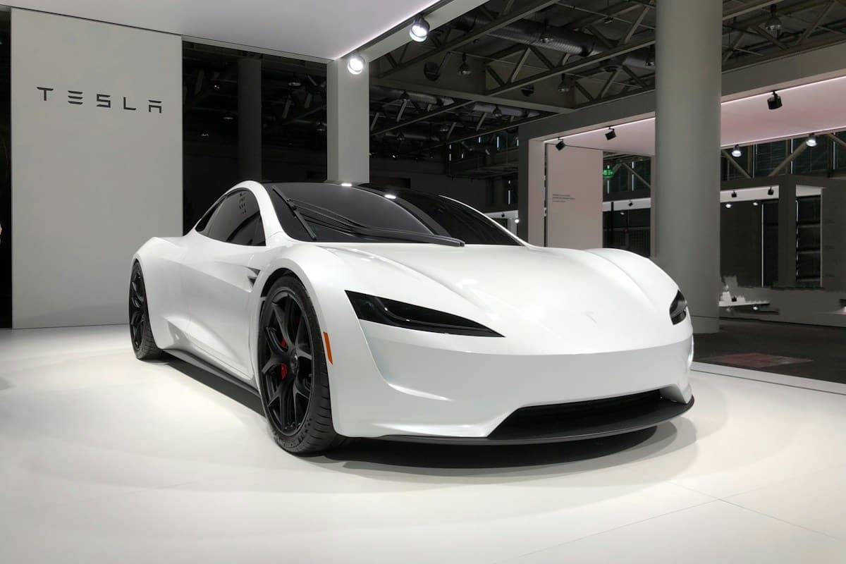 「特斯拉为什么是路上最安全的电车？数据说话了」